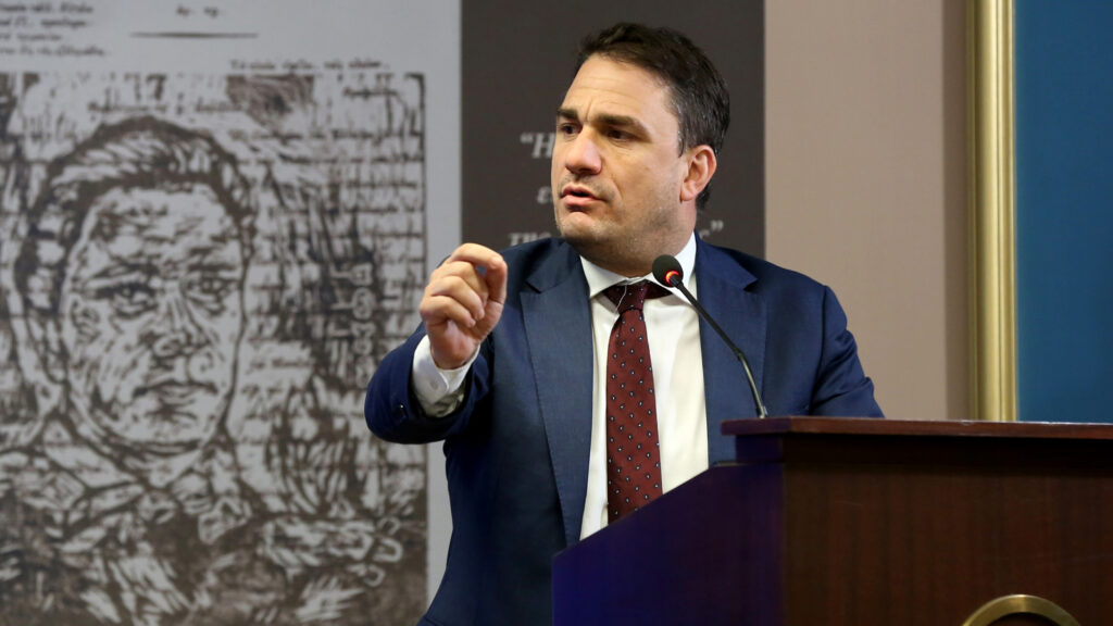 Κώστας Τσουκαλάς