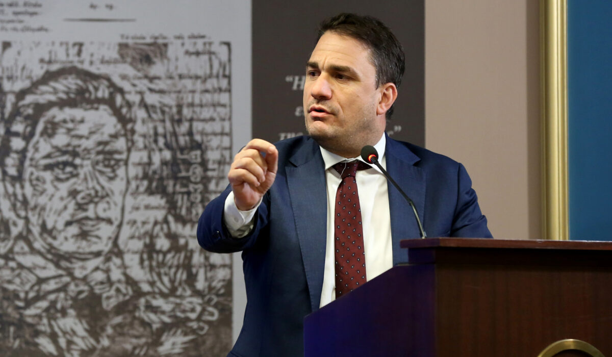 Κώστας Τσουκαλάς