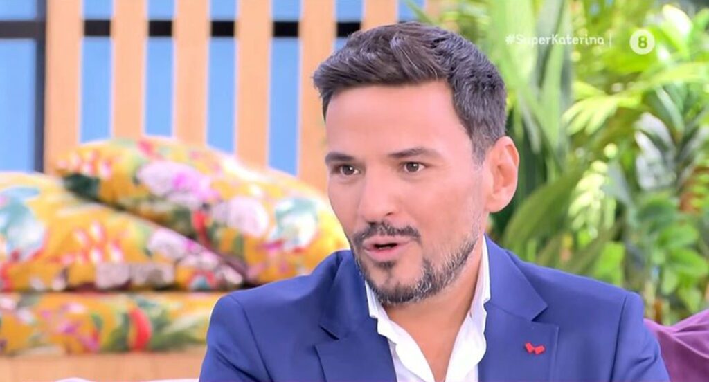 Κώστας Τσουρός: «Tώρα που κόπηκε η εκπομπή της Τατιάνας, αυτοί που έγραφαν “κόβεται” χαίρονται;»