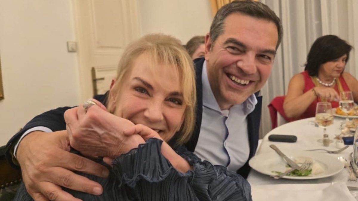 Πιπιλή Τσίπρας αγκαλιά