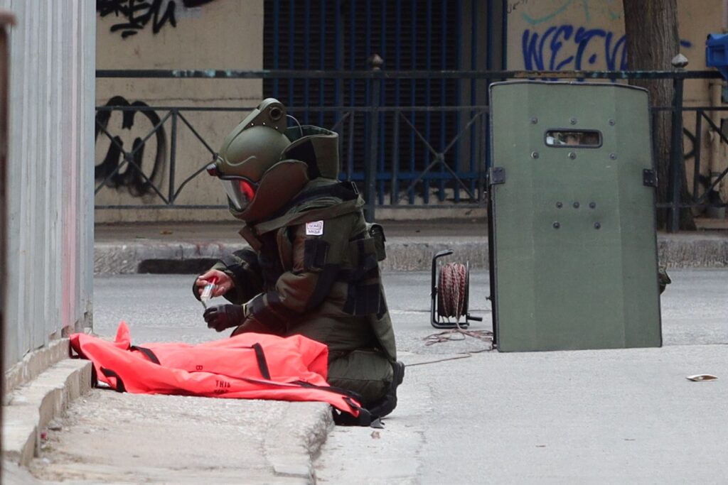 Θεσσαλονίκη: Η αρχαιολογική σκαπάνη «έπεσε» σε οβίδα του Β’ Παγκοσμίου Πολέμου
