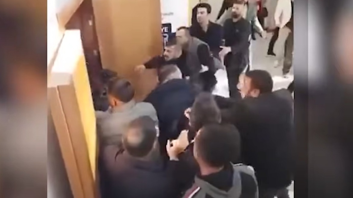 Χαμός σε κομματικό συνέδριο στην Τουρκία - Άγριο ξύλο μεταξύ μελών (βίντεο)