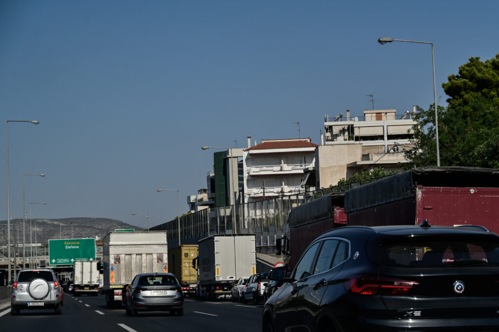Κίνηση τώρα: Χάος στην Αττική Οδό