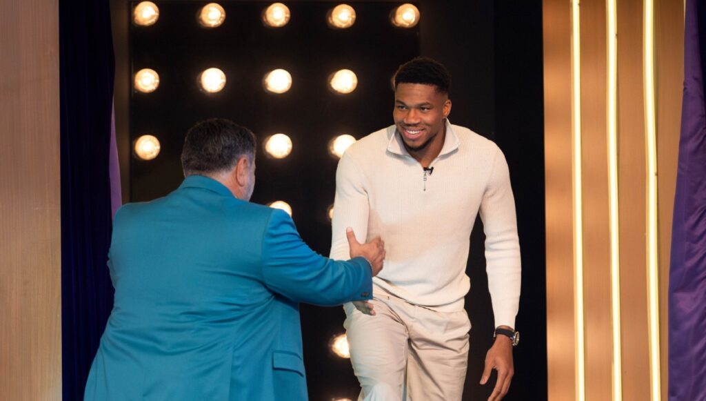 The 2Night Show: Ο Γιάννης Αντετοκούνμπο μιλά για την επιστροφή του στην Ελλάδα