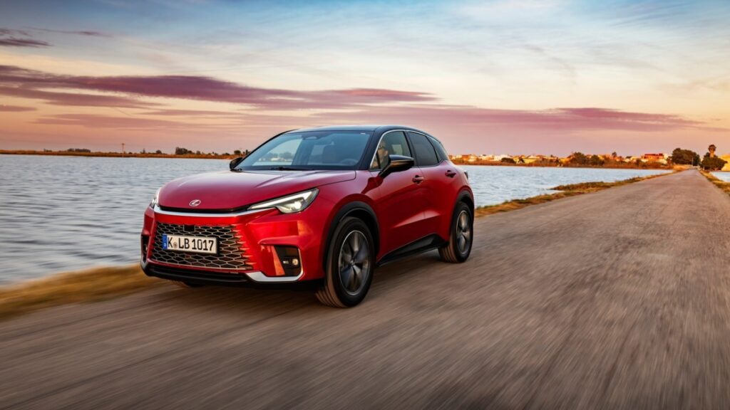 Lexus LBX – Δοκιμάζουμε το πολυτελές compact SUV με 136 ίππους ισχύ