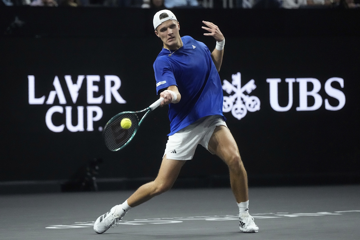 Γιακούμπ Μενσίκ Τένις