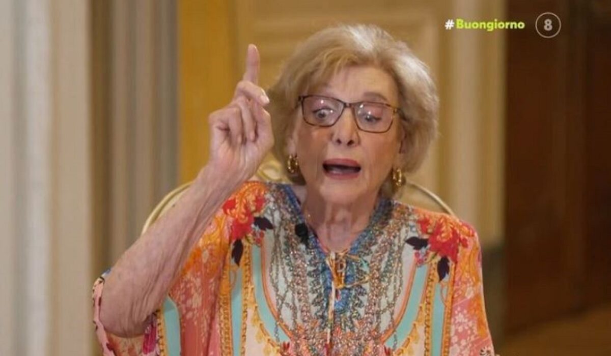 Μάρω Κοντού: Μόνο εγώ δεν έχω κάνει σεξ στη Γη της Ελιάς