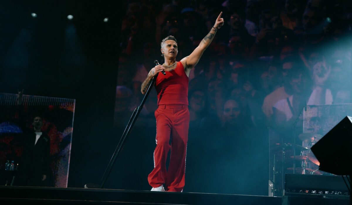 Robbie Williams: Τι είναι το σύνδρομο Τουρέτ από το οποίο πάσχει ο διάσημος τραγουδιστής