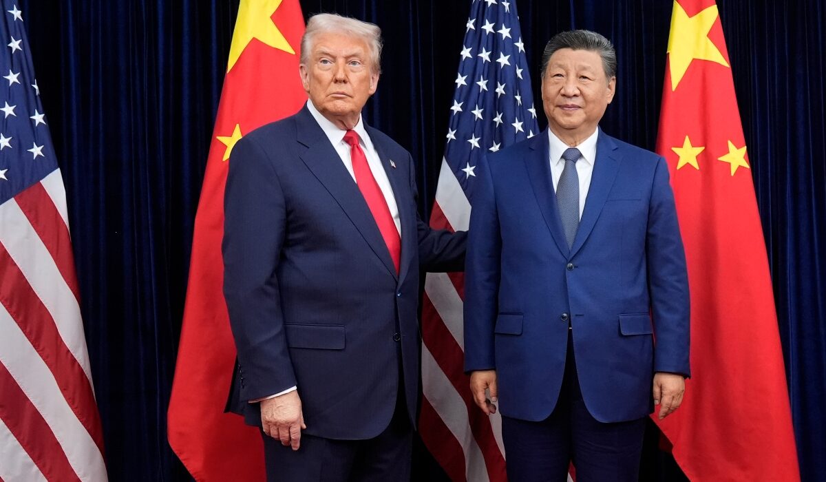 Τραμπ και Σι κατά τη συνάντηση του στη Νότια Κορέα