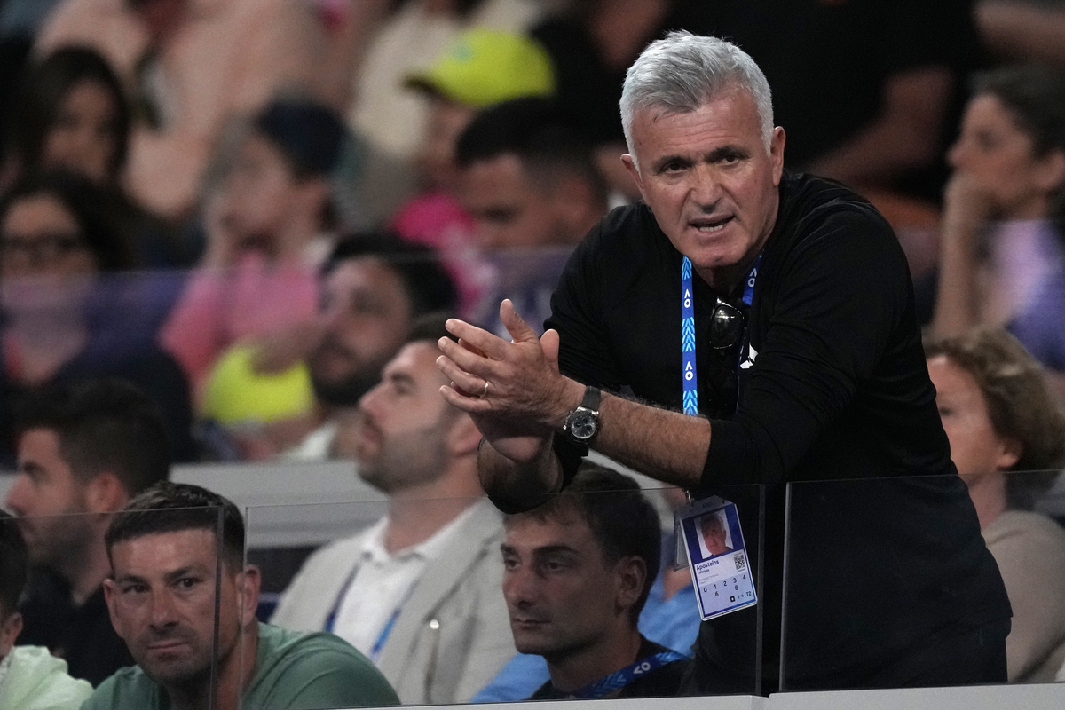 Ο Απόστολος Τσιτσιπάς οδηγούσε με 213 χλμ τη Lotus στην Αττική οδό – Τι υποστήριξε στην Τροχαία