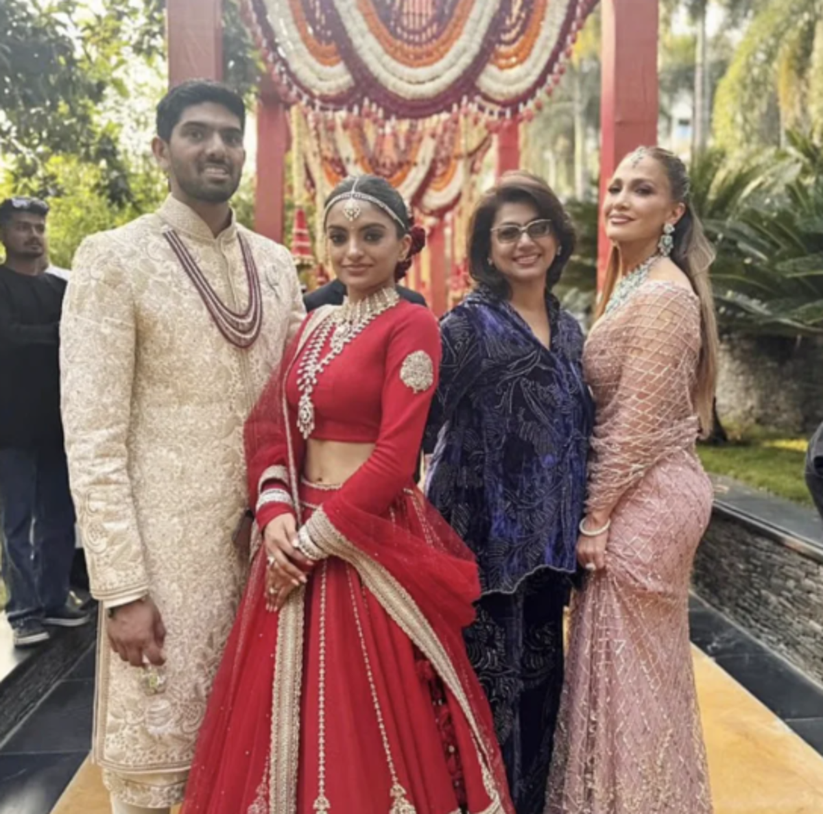 Τούρτα υπερπαραγωγή, διασκέδασαν με JLo και dj Tiesto 11 Τούρτα υπερπαραγωγή, διασκέδασαν με JLo και dj Tiesto