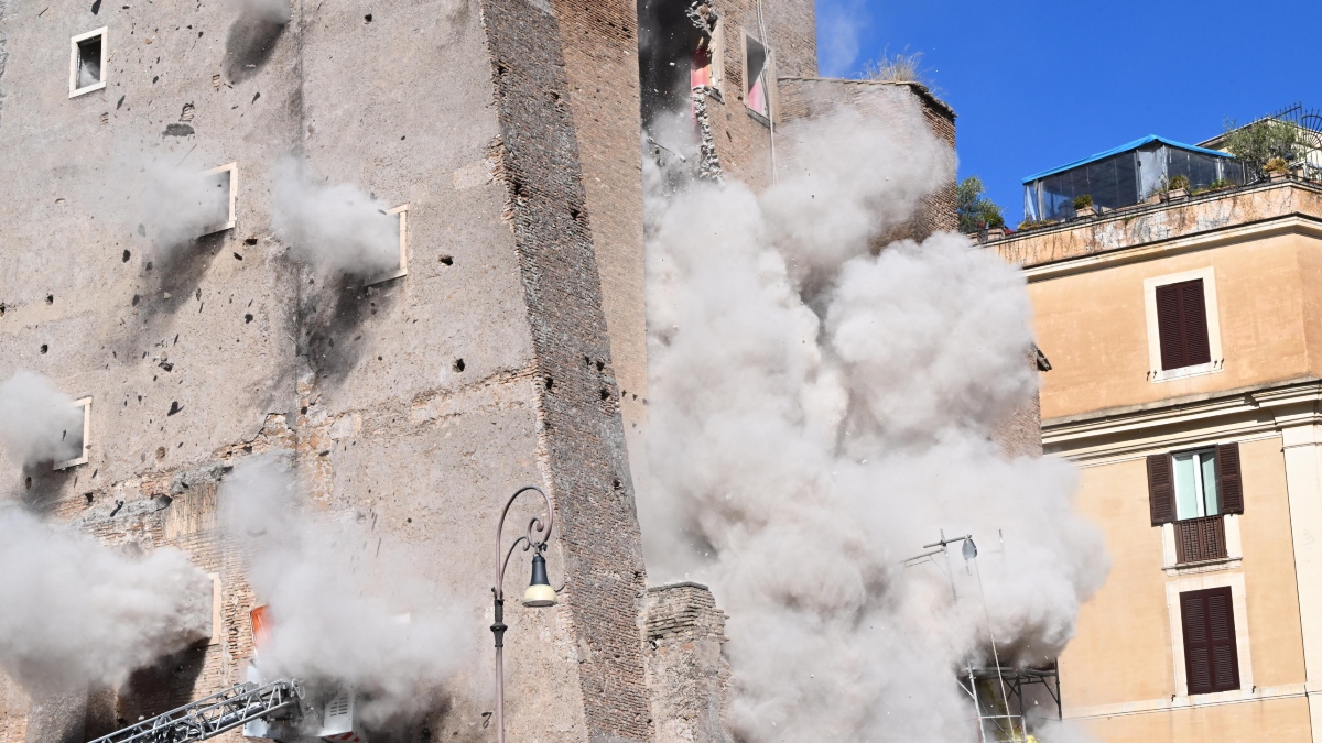 Ρώμη: Πέθανε ο εργάτης που είχε παγιδευτεί - Τα βίντεο της κατάρρευσης του «Πύργου των Κόμηδων»