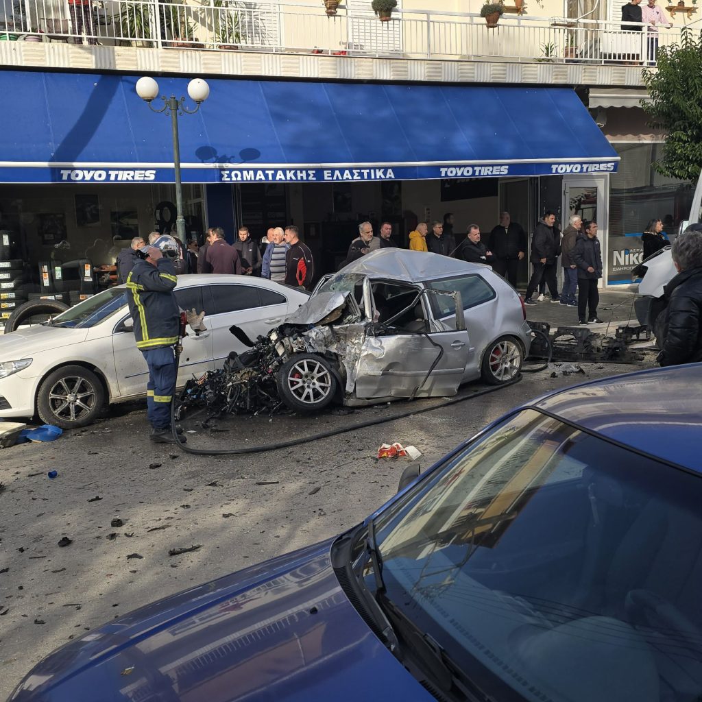 Σοβαρό τροχαίο στην Πτολεμαΐδα - «Παλιοσίδερα» τα δύο οχήματα (βίντεο)