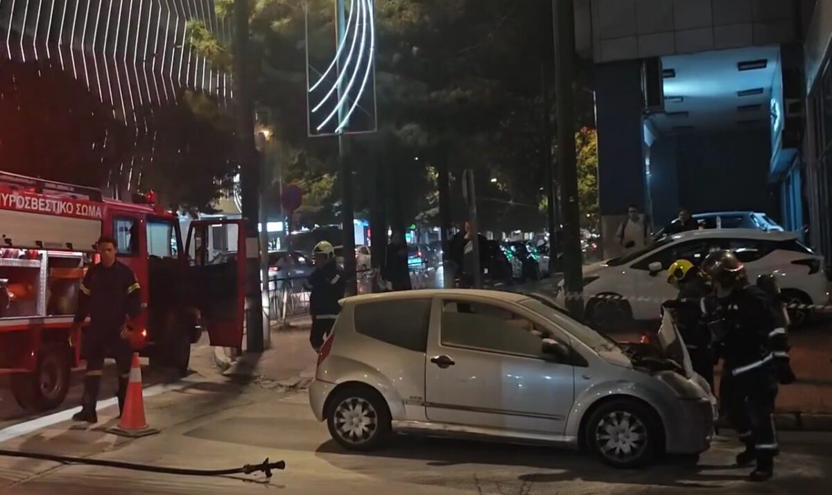 «Φωτιά σε αυτοκίνητο στη Συγγρού – Κλειστή η Πετμεζά (Βίντεο)