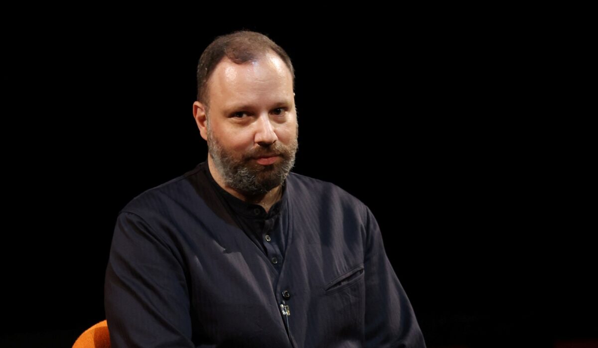 Στην Ευελπίδων ο Γιώργος Λάνθιμος με τη σύζυγό του: Είναι μάρτυρας για βιασμό και απόπειρες βιασμού