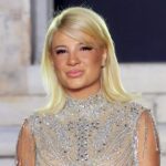 Φαίη Σκοδρά: Λαμπερή σε ρόλο μοντέλου στην πασαρέλα της Χριστίνας Ζαφειρίου