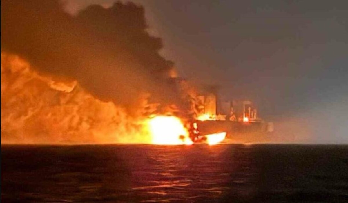 Το Ιράν χτύπησε τάνκερ στα Στενά του Ορμούζ – Εγκλωβισμένα πάνω από 170 πλοία ελληνικών συμφερόντων