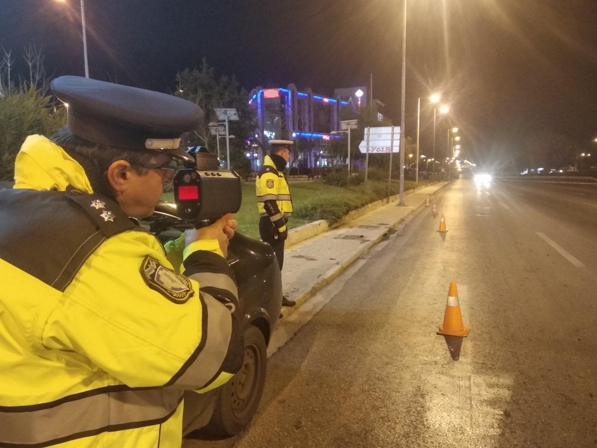 Χειροπέδες σε μεθυσμένο οδηγό – Έτρεχε με 230 χλμ. στην Εθνική Οδό Αθηνών-Λαμίας