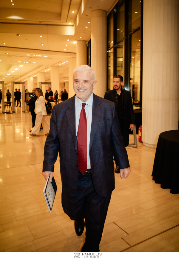 Εκδήλωση μνήμης για τον Βαρδή Ι. Βαρδινογιάννη στο Μέγαρο Μουσικής: Ποιοι έδωσαν το «παρών» 15 Εκδήλωση μνήμης για τον Βαρδή Ι. Βαρδινογιάννη στο Μέγαρο Μουσικής: Ποιοι έδωσαν το «παρών»