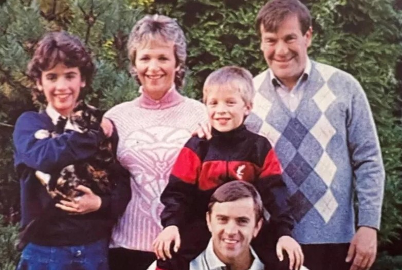 «Καλέσαμε έναν άνθρωπο στο σπίτι μας τα Χριστούγεννα και έμεινε μαζί μας για 45 χρόνια» 1 «Καλέσαμε έναν άνθρωπο στο σπίτι μας τα Χριστούγεννα και έμεινε μαζί μας για 45 χρόνια»