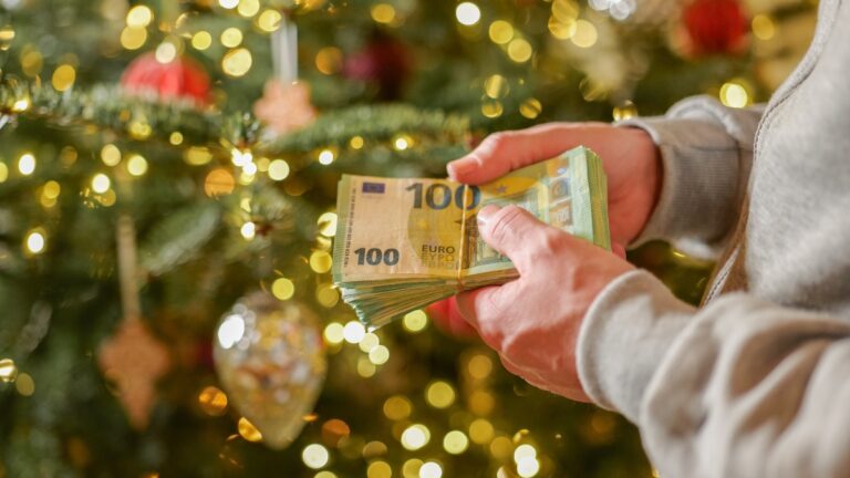 &Sigma;&upsilon;&nu;&tau;ά&xi;&epsilon;&iota;&sigmaf;, &kappa;&alpha;&tau;ώ&tau;&alpha;&tau;&omicron;&sigmaf; &mu;&iota;&sigma;&theta;ό&sigmaf; &kappa;&alpha;&iota; &Epsilon;&Nu;&Phi;&Iota;&Alpha;: &Omicron;&iota; &alpha;&upsilon;&xi;ή&sigma;&epsilon;&iota;&sigmaf; &kappa;&alpha;&iota; &omicron;&iota; &phi;&omicron;&rho;&omicron;&epsilon;&lambda;&alpha;&phi;&rho;ύ&nu;&sigma;&epsilon;&iota;&sigmaf; &pi;&omicron;&upsilon; &theta;&alpha; &delta;&omicron;&upsilon;&nu; &mu;&iota;&sigma;&theta;&omega;&tau;&omicron;ί &kappa;&alpha;&iota; &epsilon;&pi;&alpha;&gamma;&gamma;&epsilon;&lambda;&mu;&alpha;&tau;ί&epsilon;&sigmaf; &tau;&omicron; 2026