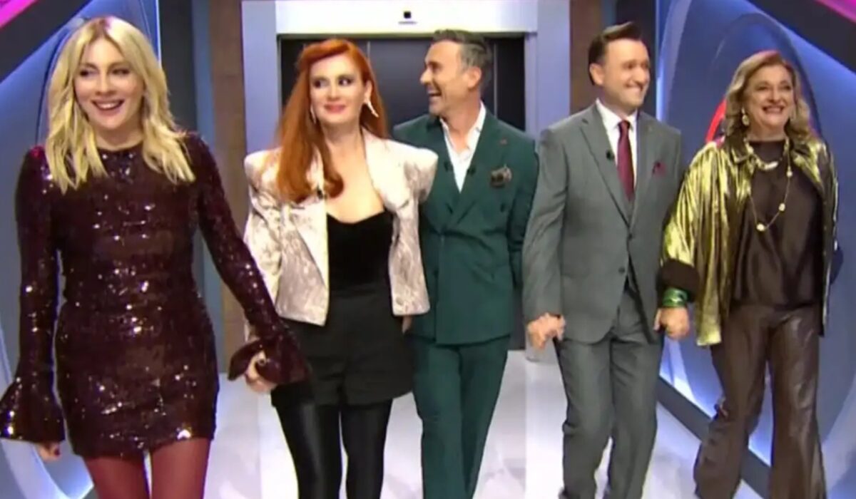 Στο Παρά Πέντε