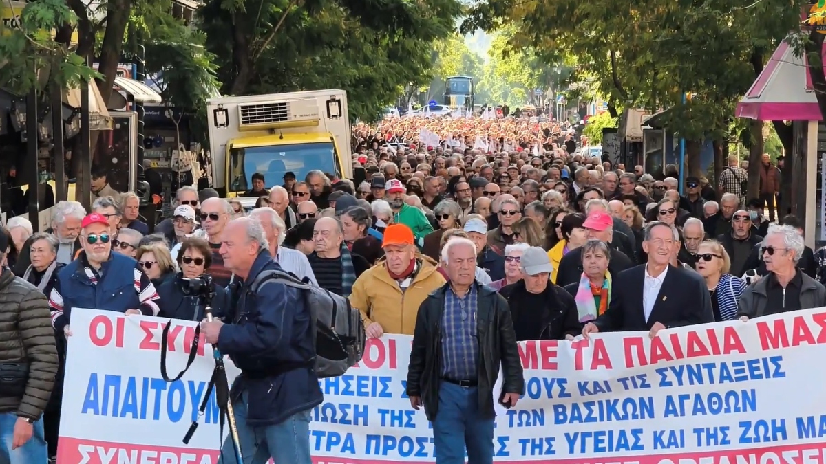 Έξω από το υπουργείο Εργασίας οι συνταξιούχοι - «Όχι στα επιδόματα - ψίχουλα»