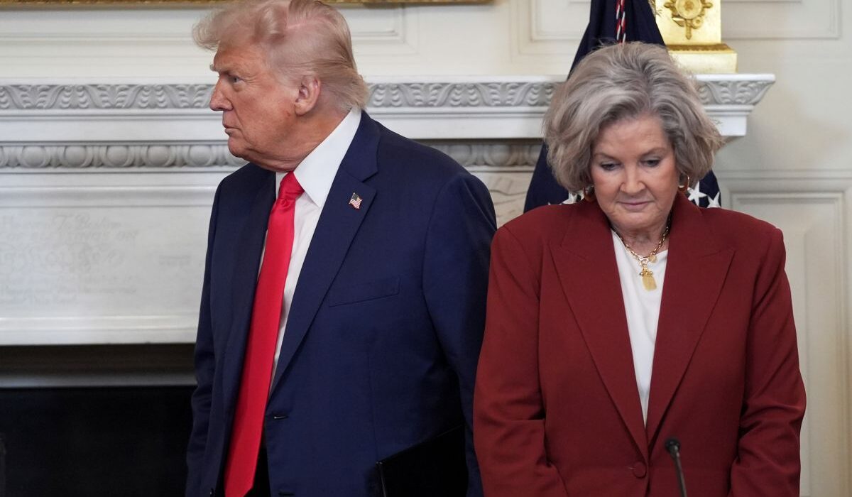 ΛΕΥΚΟΣ ΟΙΚΟΣ