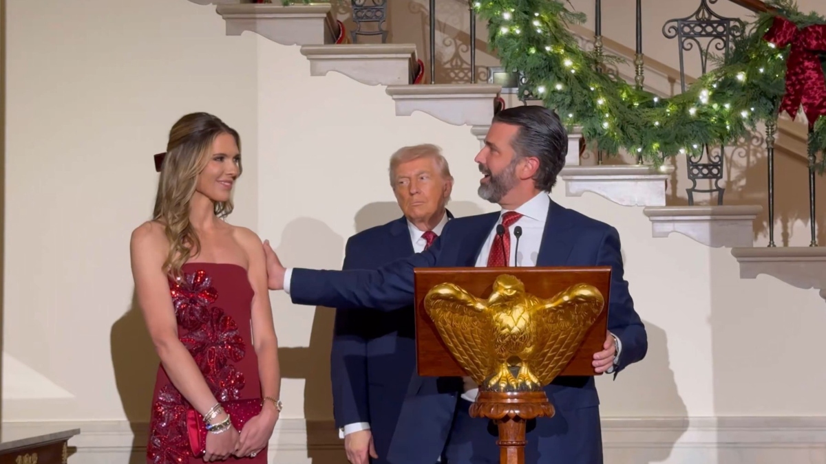 «Είπε το ναι!» - Ο Ντόναλντ Τραμπ Τζούνιορ αρραβωνιάστηκε με την Μπετίνα Άντερσον (βίντεο)