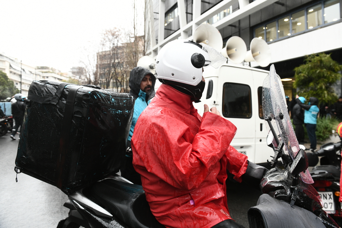 Υπουργείο Εργασίας: Συστάσεις για τηλεργασία λόγω κακοκαιρίας – Τι θα γίνει με τους διανομείς