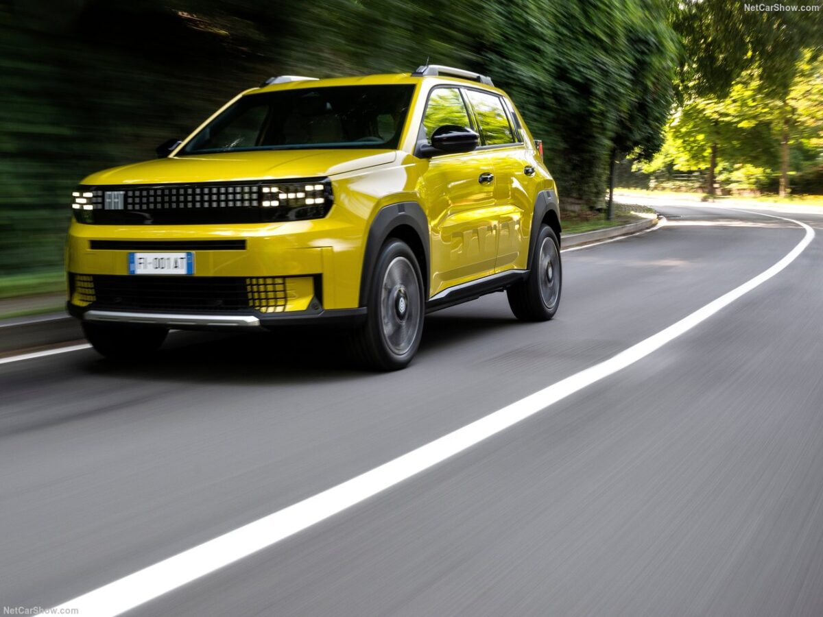 Στο τιμόνι του νέου Fiat Grande Panda Hybrid με 110 ίππους ισχύ