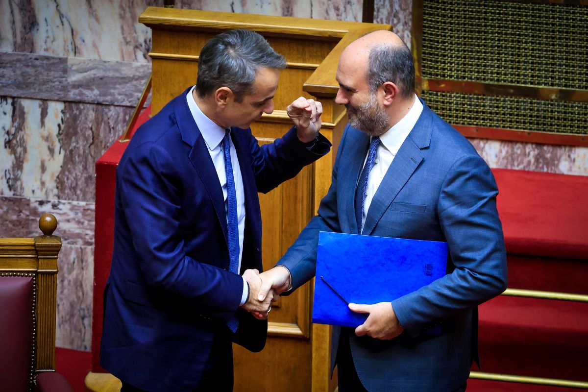 Μητσοτάκης Μαρκόπουλος στη Βουλή