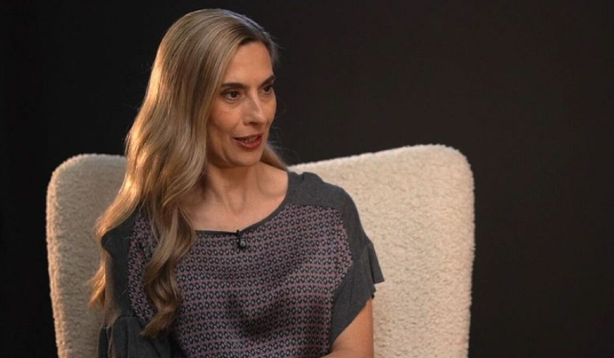 Βίκυ Βολιώτη: «Η Άννα με ρώτησε αν γεννήθηκε από εμένα»