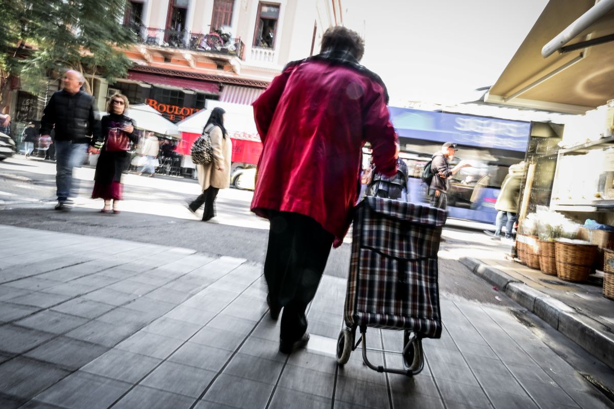 ΧΡΙΣΤΟΥΓΕΝΝΙΑΤΙΚΟ ΤΡΑΠΕΖΙ