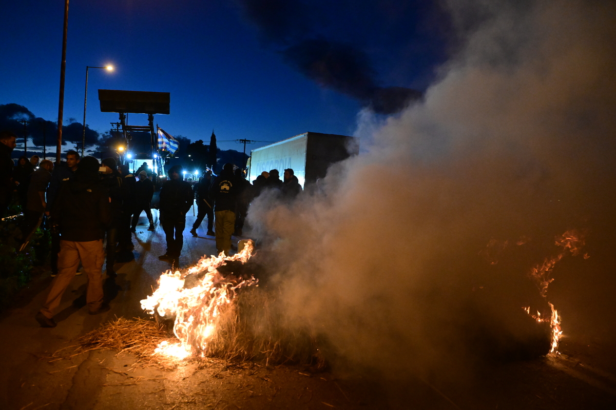 ΑΓΡΟΤΕΣ ΜΠΛΟΚΟ