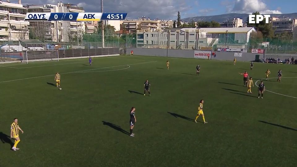 Video από την εισβολή κουκουλοφόρων σε ποδόσφαιρο γυναικείων ομάδων στο Μοσχάτο