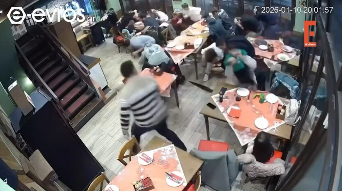 Η στιγμή που ανεμοστρόβιλος χτυπά πιτσαρία στην Αλεξαδνρούπολη – Έτρεχαν όλοι να κρυφτούν (βίντεο)