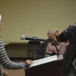 Επίθεση με σύριγγα στην Ίλχαν Όμαρ στη Μινεάπολη - Άνδρας εκτόξευσε άγνωστο υγρό (βίντεο)