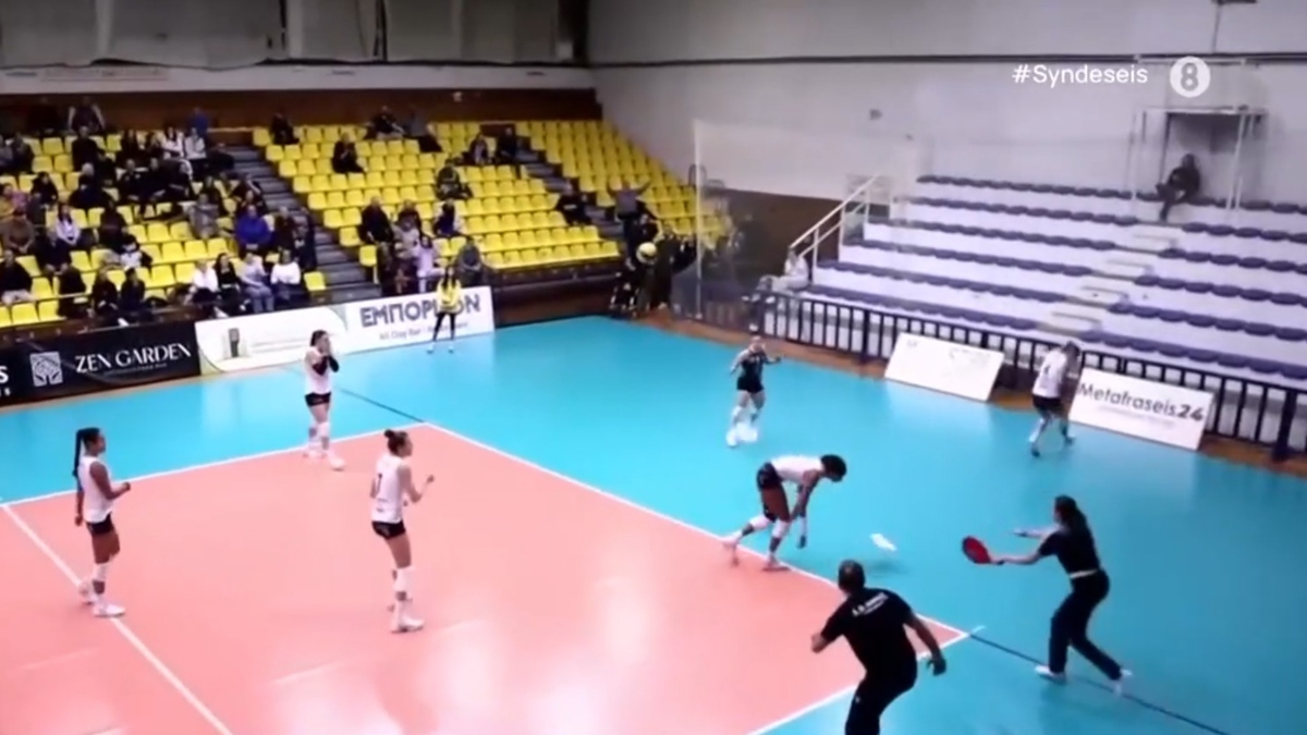 Αναστάτωση στη Θεσσαλονίκη: Έπεσαν σοβάδες στο τερέν σε αγώνα βόλεϊ – Βίντεο ντοκουμέντο