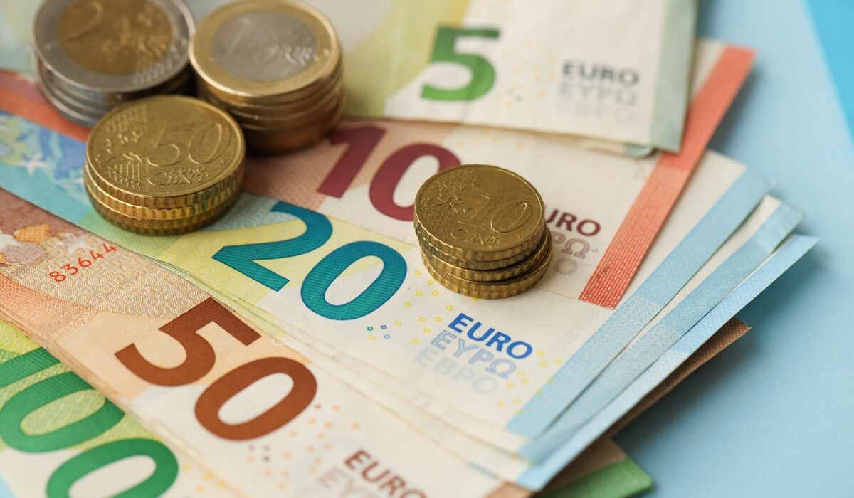 ΤτΕ: Αυξήθηκαν κατά 80 δισ. από το 2019 οι καταθέσεις των νοικοκυριών