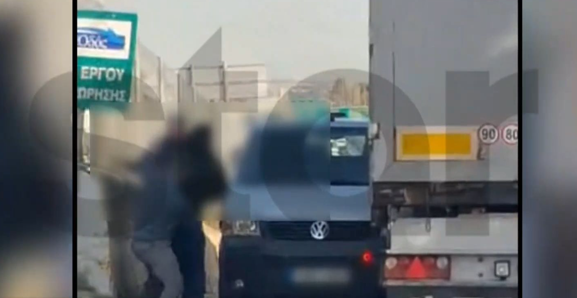 Άγριο ξύλο οδηγών στη Λυκόβρυση για την προτεραιότητα στον δρόμο – Βίντεο