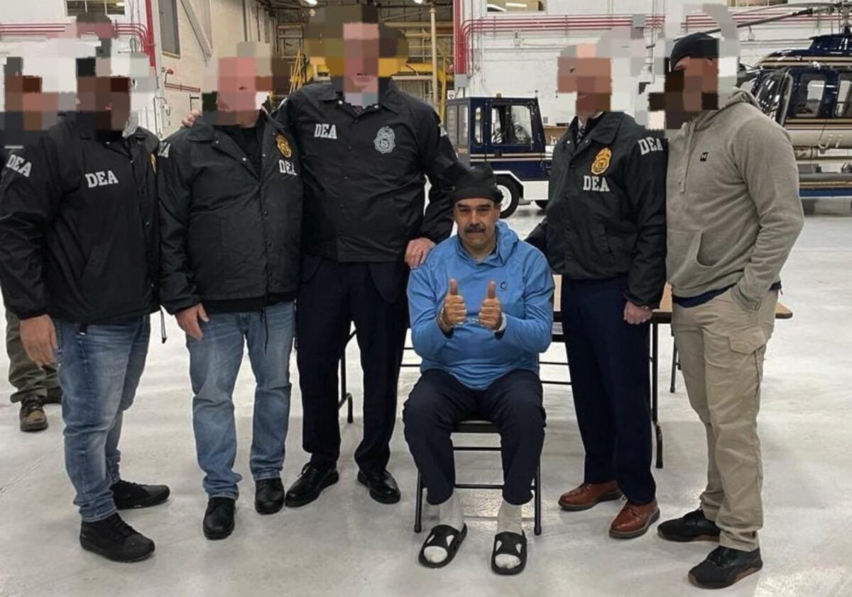 Στη Νέα Υόρκη ο Μαδούρο με χειροπέδες – Θα δικαστεί για «ναρκο-τρομοκρατία» (βίντεο, εικόνες)