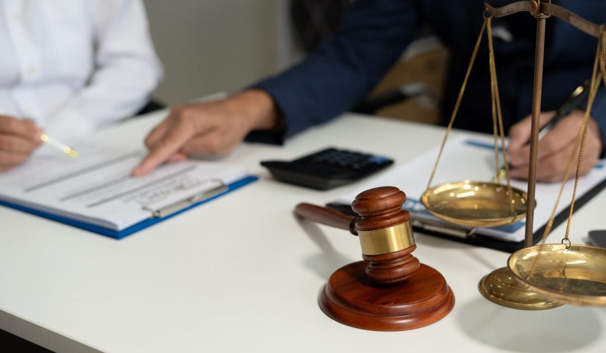 νομικός, δικηγόρος