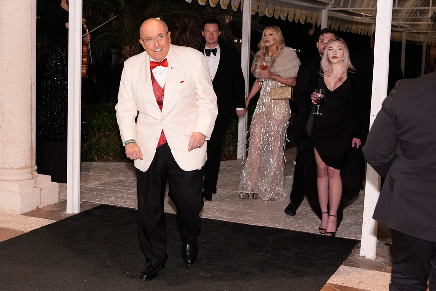 Το λαμπερό πάρτι του Τραμπ με μηνύματα «ειρήνης» (εικόνες, βίντεο) 3 Το λαμπερό πάρτι του Τραμπ με μηνύματα «ειρήνης» (εικόνες, βίντεο)