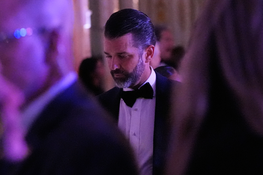 Το λαμπερό πάρτι του Τραμπ με μηνύματα «ειρήνης» (εικόνες, βίντεο) 4 Το λαμπερό πάρτι του Τραμπ με μηνύματα «ειρήνης» (εικόνες, βίντεο)