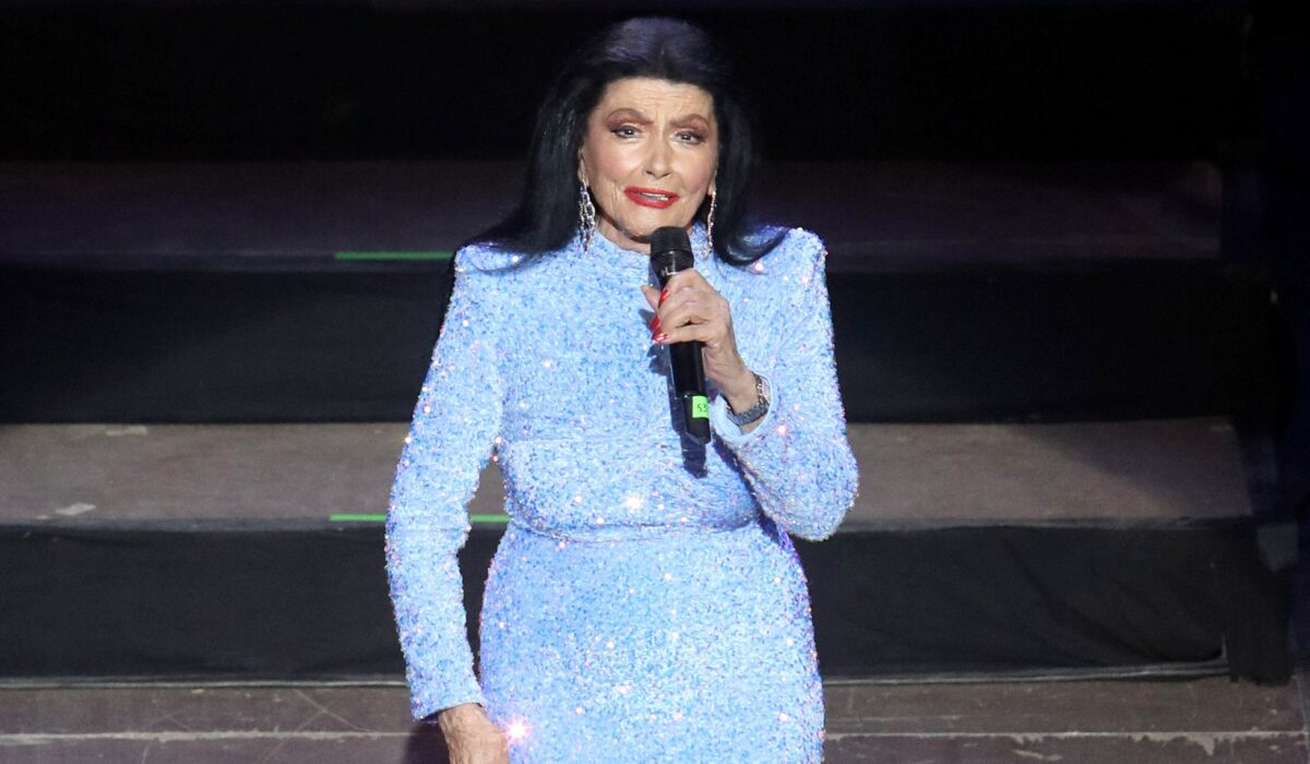 Ζωζώ Σαπουντζάκη: «Έχω άμεση επικοινωνία, είναι πολύ καλά»