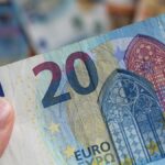 Θεσσαλονίκη: Έπιασαν 21χρονο με 723 πλαστά 20ευρα (εικόνα)
