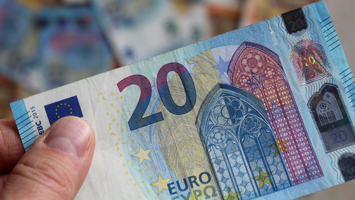 Θεσσαλονίκη: Έπιασαν 21χρονο με 723 πλαστά 20ευρα (εικόνα)