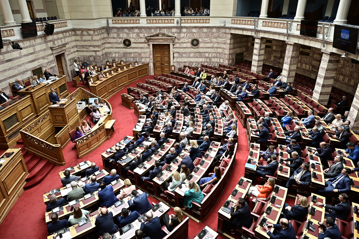 Οι ηλίθιοι και οι πανηλίθιοι της αντιπολίτευσης