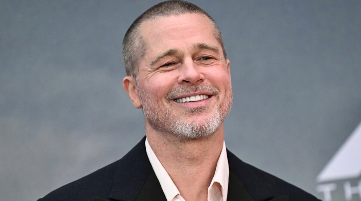 Στην Ύδρα ο Μπραντ Πιτ με το πλοίο της γραμμής – Βίντεο